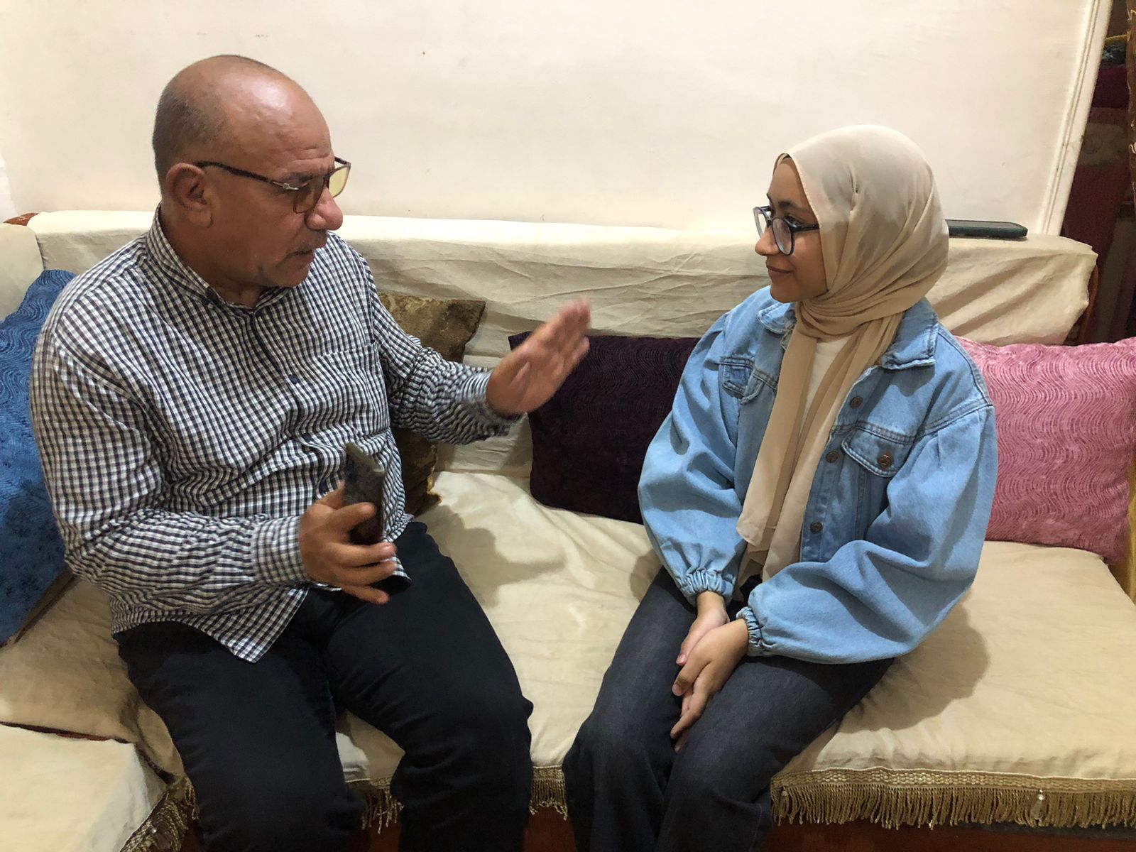 ريتال تتحدث للزميل صبرى غانم 