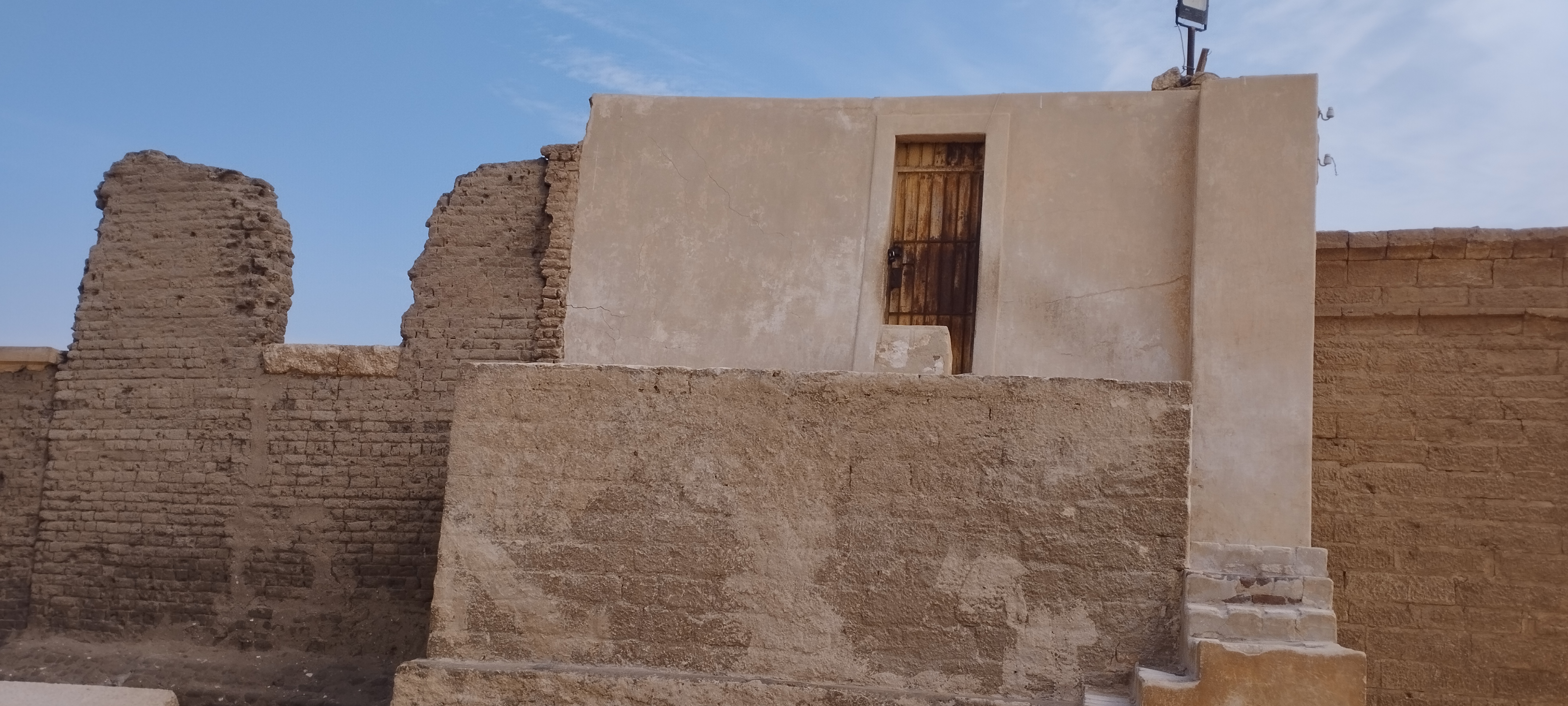 مقبرة ايزادورا من الخارج مقبرة ايزادورا من الخارج