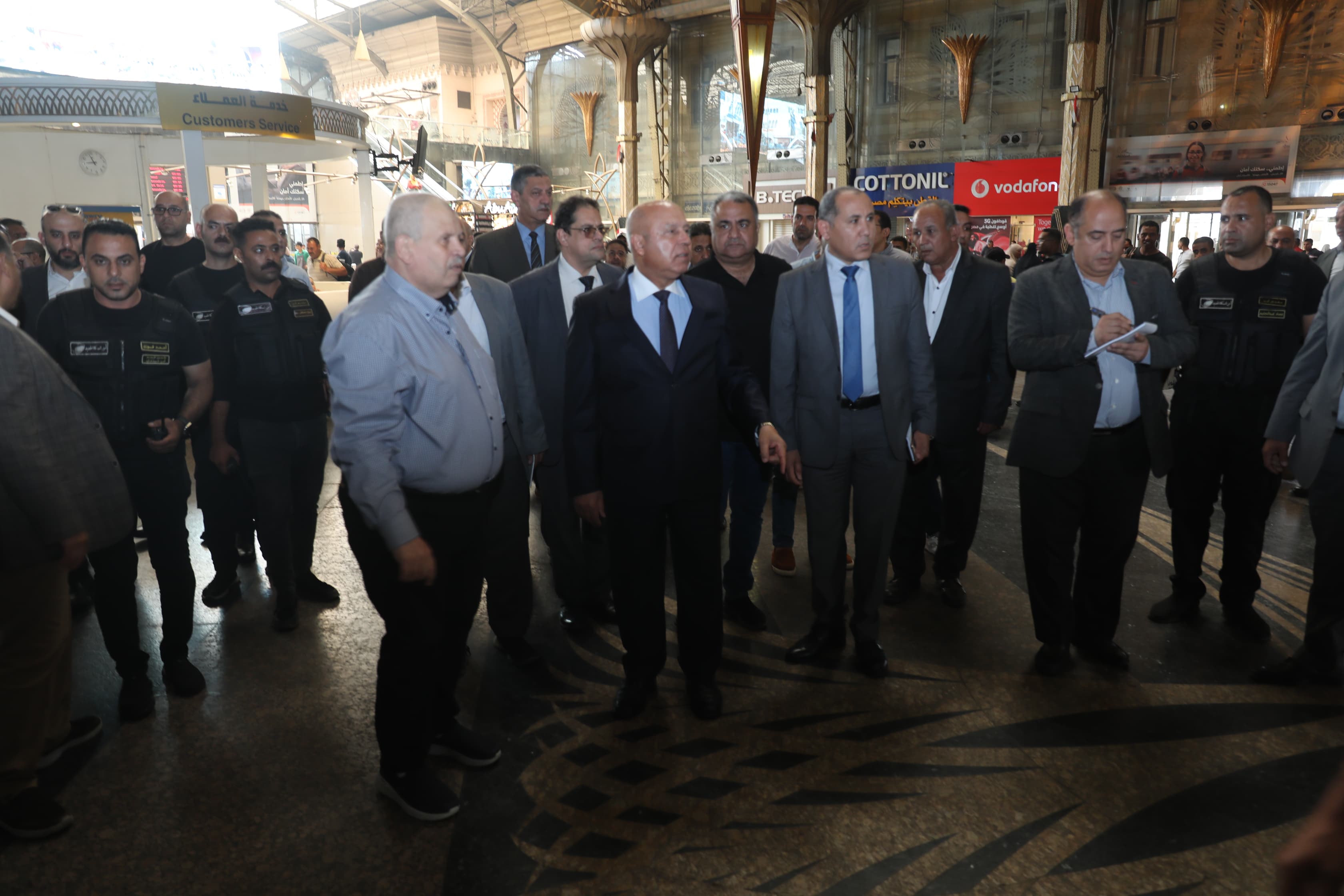 نائب رئيس الوزراء يتفقد محطة مصر برمسيس ويوجه بتطبيق مبدأ الثواب والعقاب على الجميع (2)