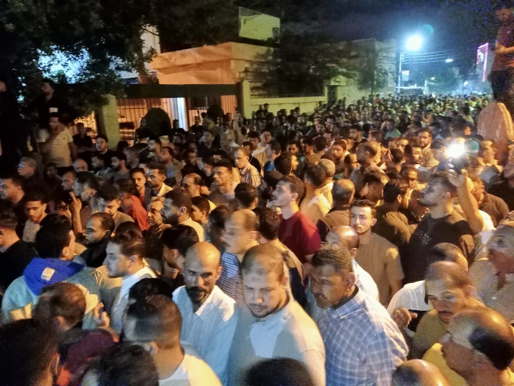 أهالى أدكو يشيعون جنازة جواهرجى البحيرة.. لقي مصرعه إثر التعدي عليه بسلاح أبيض (4)