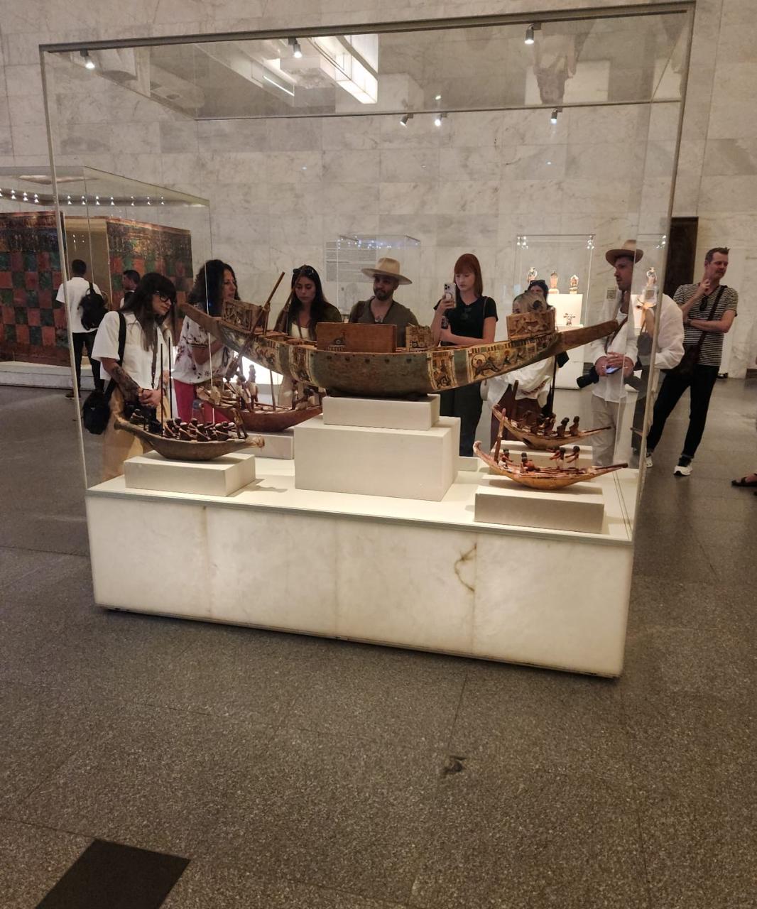 مؤثرين في زيارة متحف الحضارة