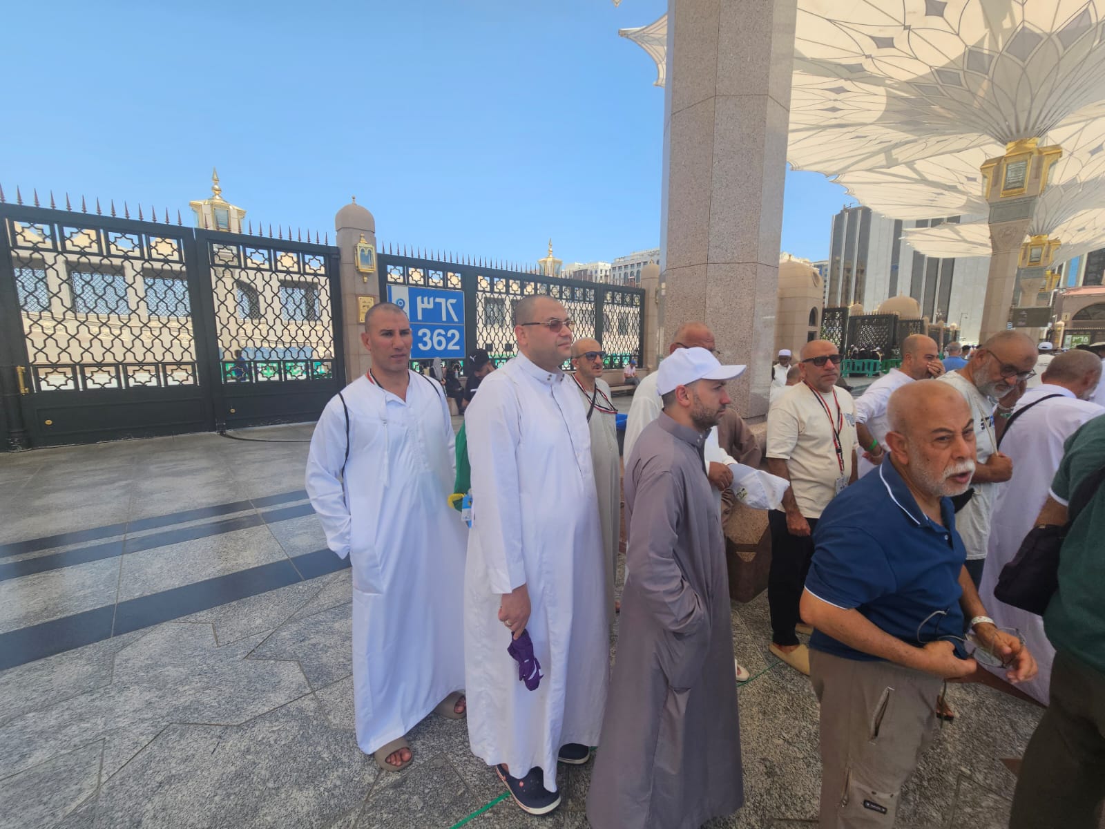 جانب من الحجاج جانب من الحجاج