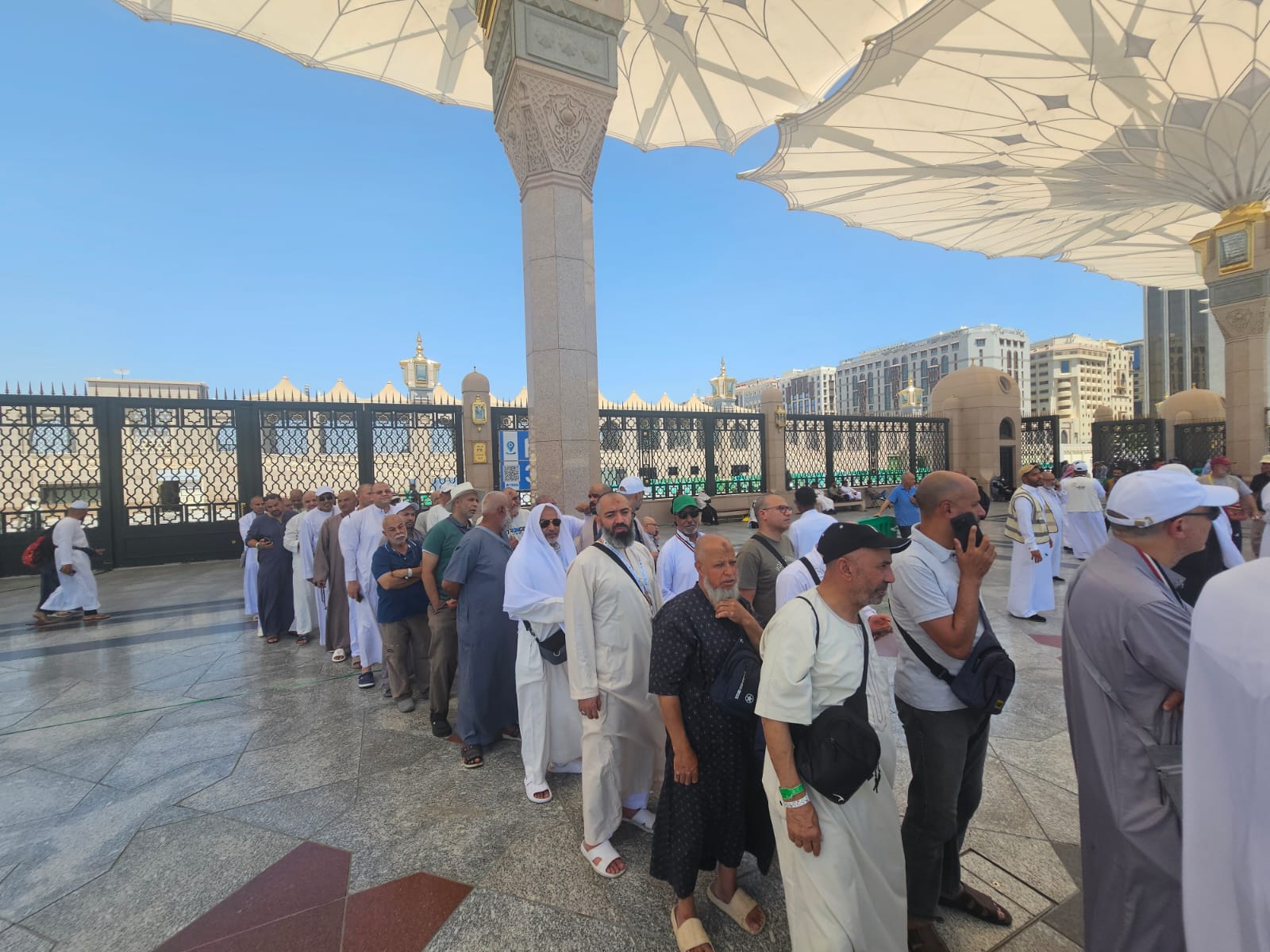 جانب من حجاج الجمعيات جانب من حجاج الجمعيات