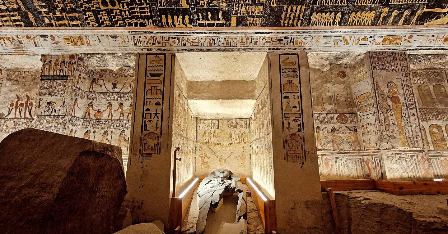 السحر فى المقابر منذ آلاف السنين فى غرب الأقصر السحر فى المقابر منذ آلاف السنين فى غرب الأقصر