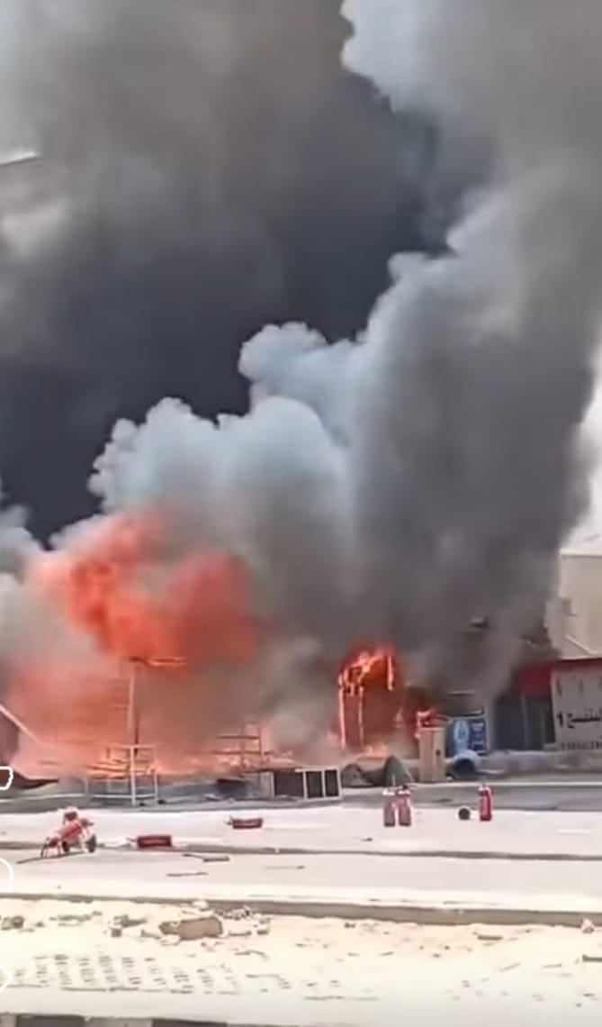 اندلاع حريق بمحلات أمام مول بحدائق أكتوبر (2)