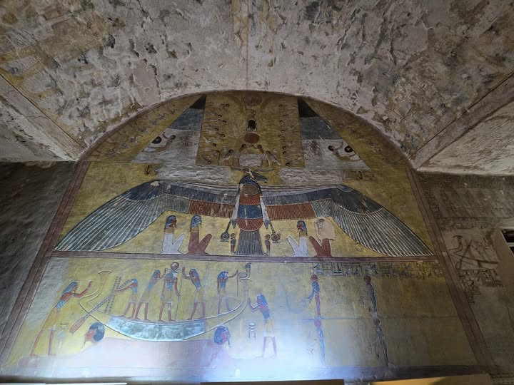 سحر الألوان منذ آلاف السنين فى مقابر وادى الملوك والملكات سحر الألوان منذ آلاف السنين فى مقابر وادى الملوك والملكات