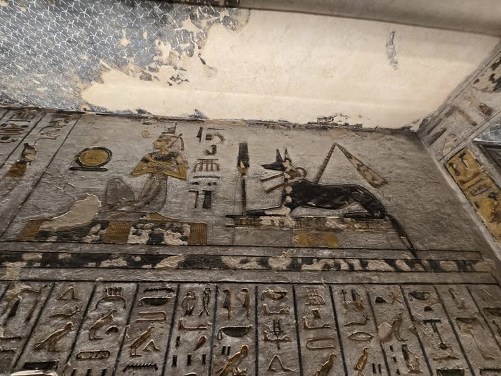 رسومات وألوان بديعة فى مقابر وادى الملوك والملكات رسومات وألوان بديعة فى مقابر وادى الملوك والملكات