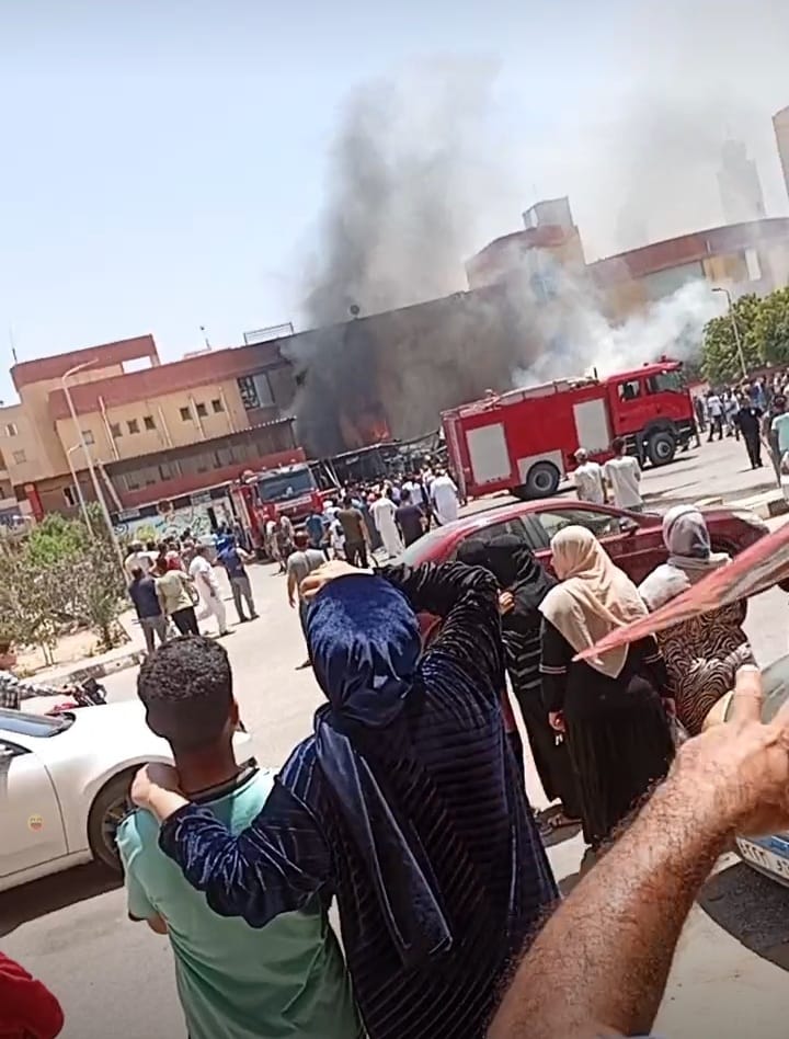 اندلاع حريق بمحلات أمام مول بحدائق أكتوبر اندلاع حريق بمحلات أمام مول بحدائق أكتوبر