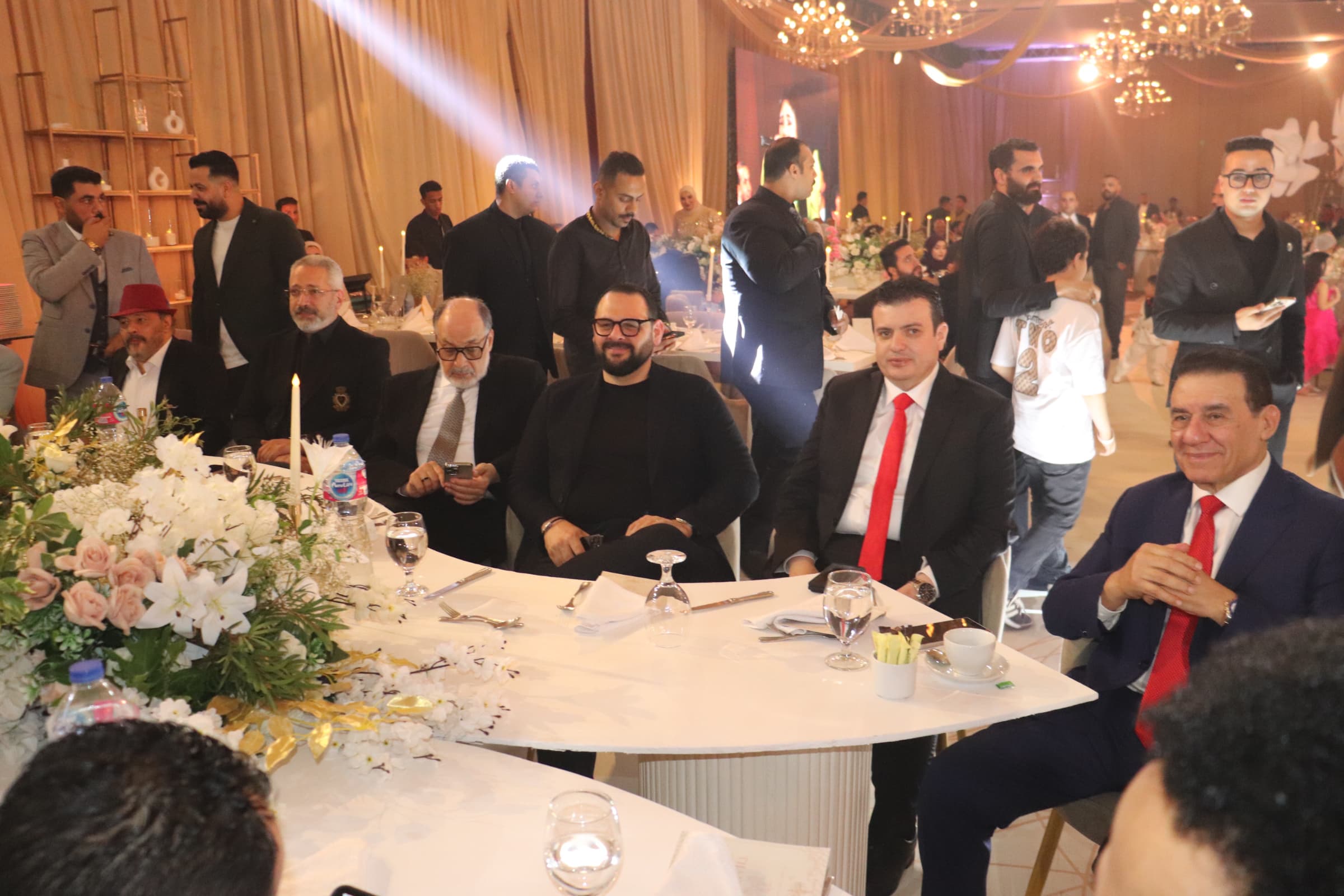 كبار رجال الأعمال ونجوم الفن والإعلام في حفل زفاف شقيقة مالك القبطان للسيارات (3)