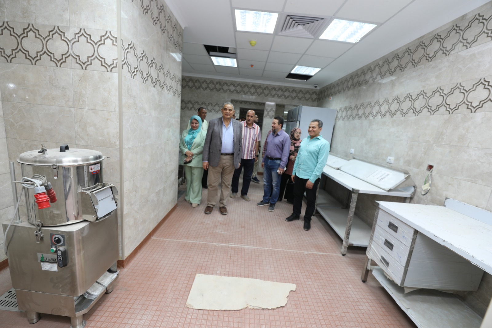 جولة تفقدية لرئيس جامعة كفر الشيخ في المدينة الطبية جولة تفقدية لرئيس جامعة كفر الشيخ في المدينة الطبية