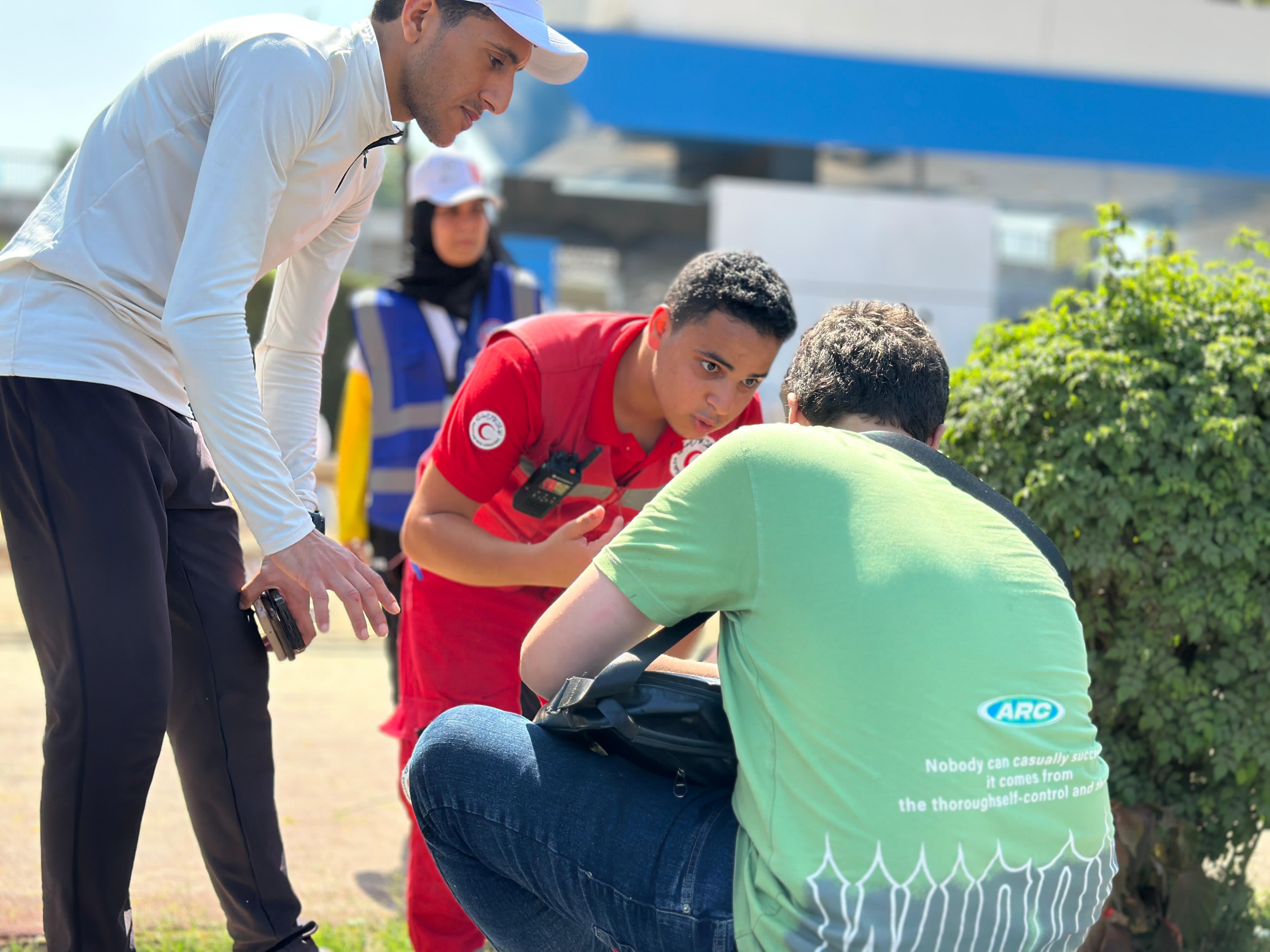 الهلال الأحمر المصرى ينظم حملات توعوية (3)