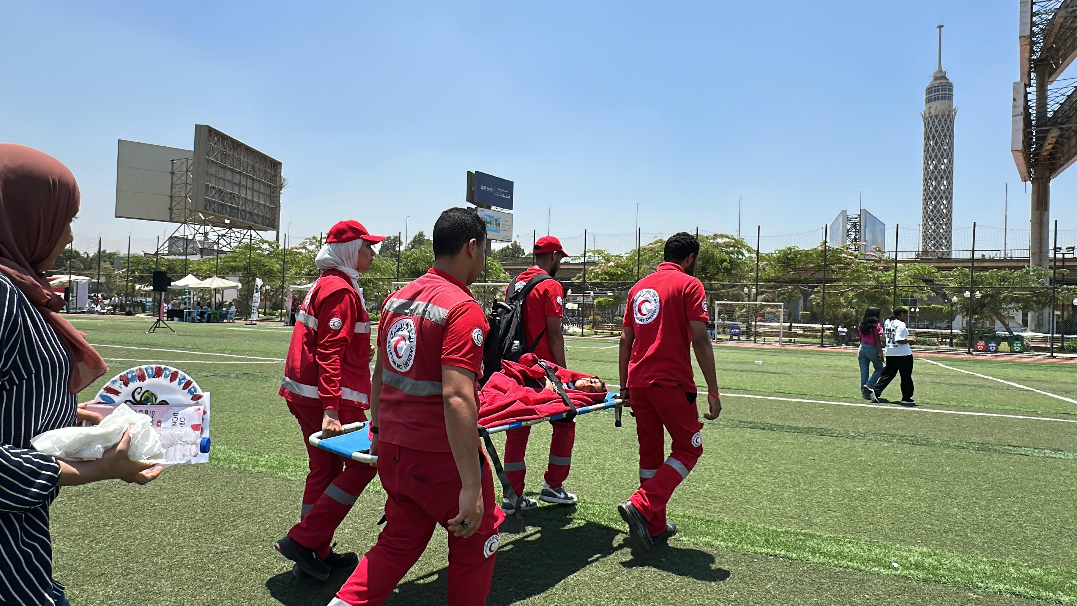 الهلال الأحمر المصرى ينظم حملات توعوية (1)