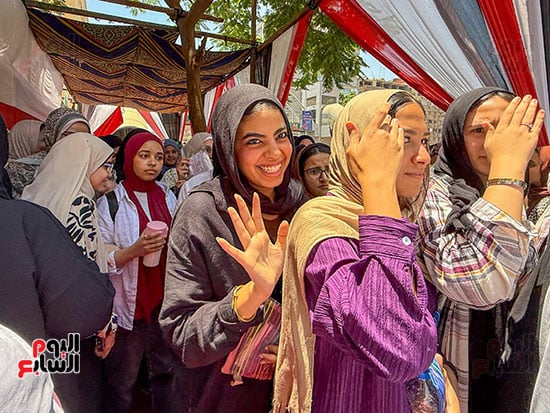 فرحة الطلاب من سهولة امتحان التربية الدينية فرحة الطلاب من سهولة امتحان التربية الدينية