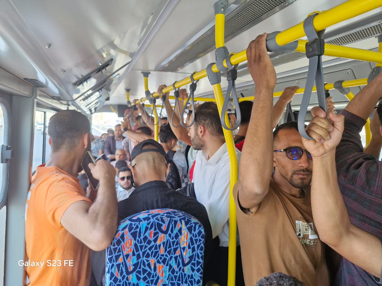 اقبال المواطنين على الاتوبيس التردد (8)