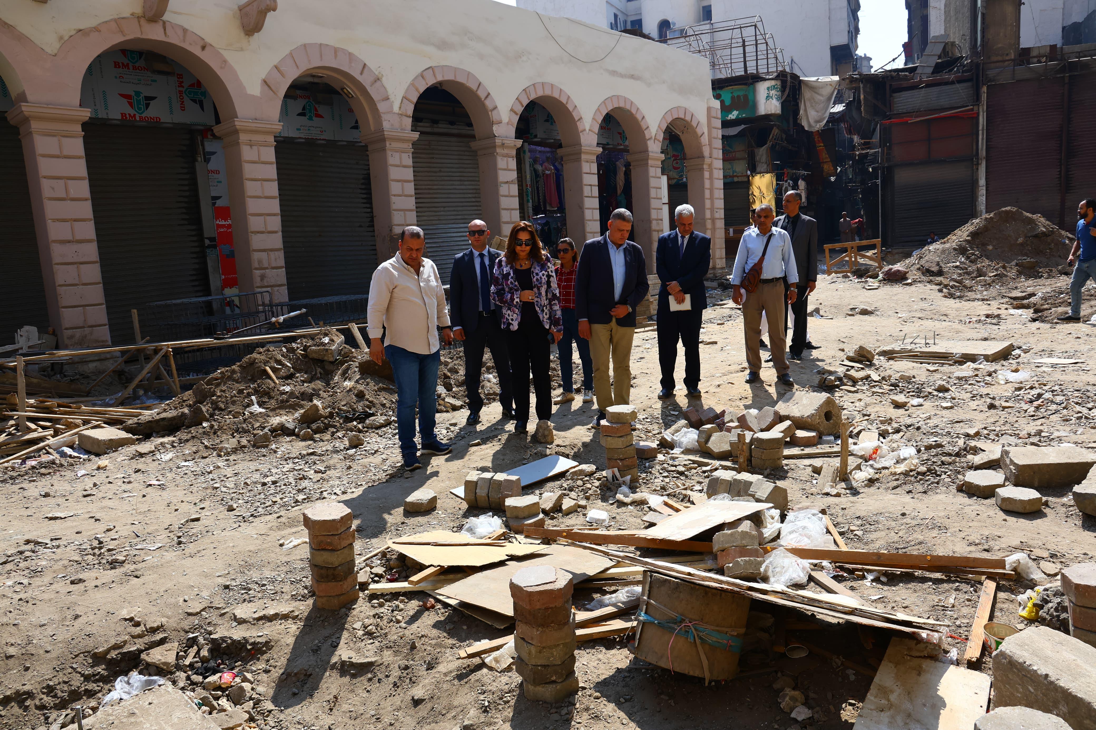 وزيرة التنمية المحلية تتفقد تنفيذ المرحلة الأولى من تطوير سوق العتبة بالموسكى (2)