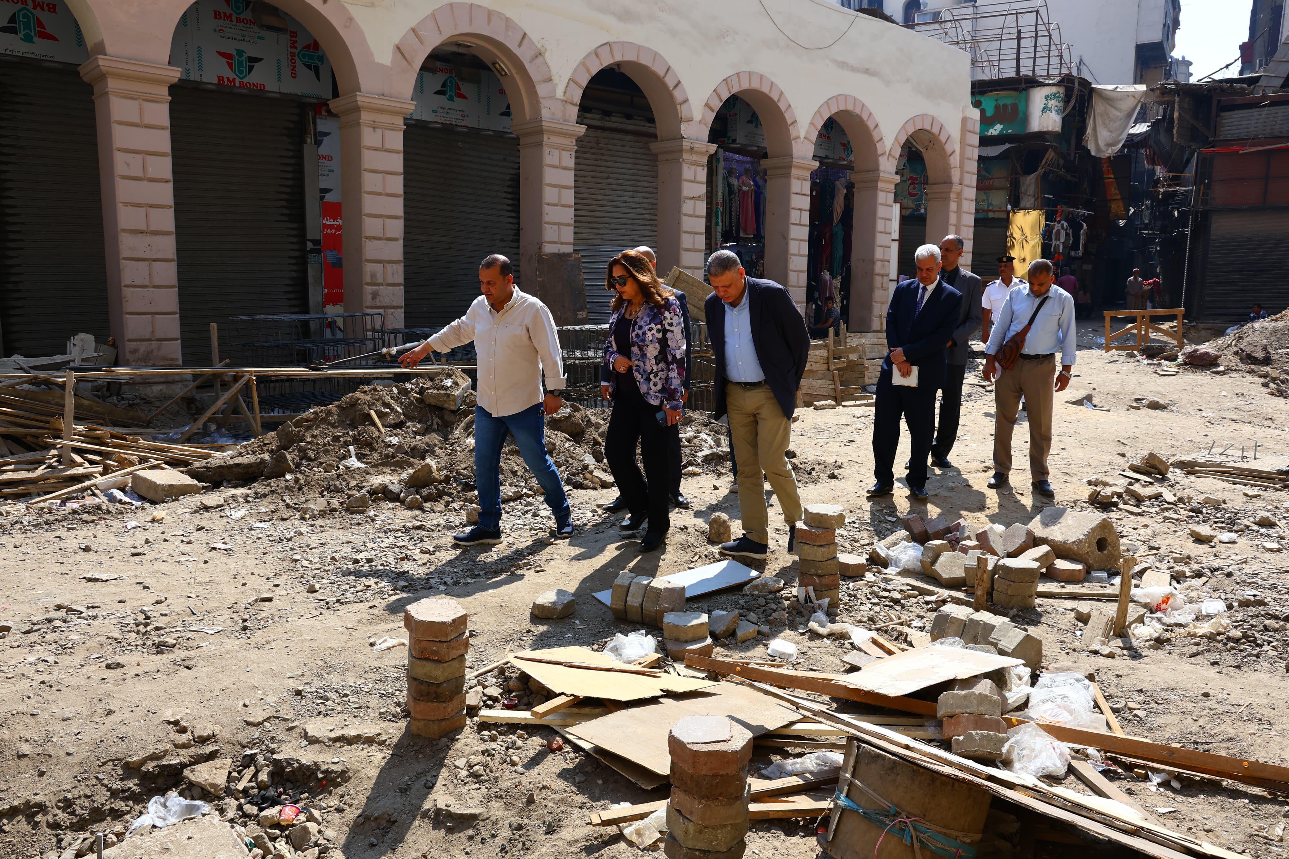وزيرة التنمية المحلية تتفقد تنفيذ المرحلة الأولى من تطوير سوق العتبة بالموسكى (1)