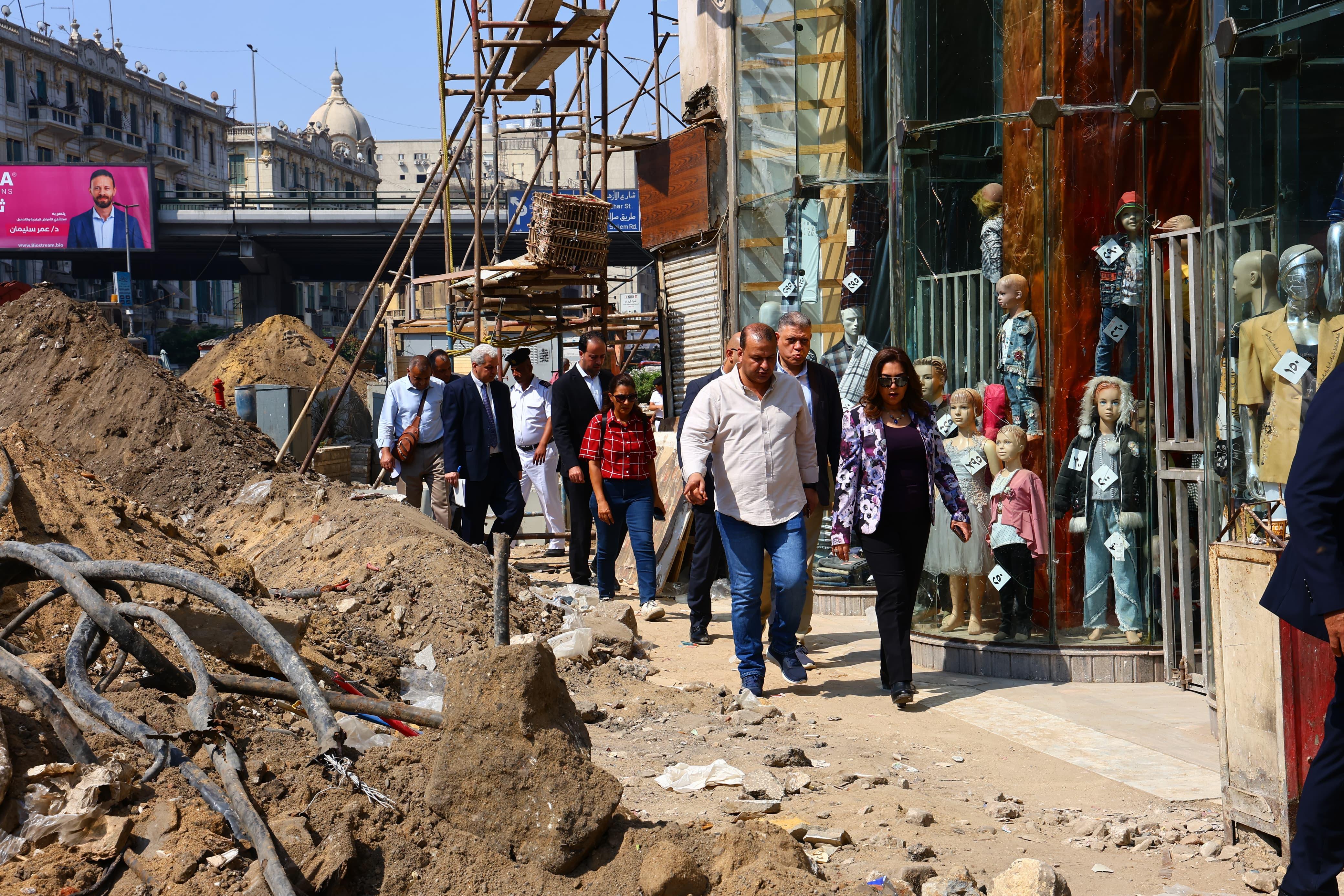 وزيرة التنمية المحلية تتفقد تنفيذ المرحلة الأولى من تطوير سوق العتبة بالموسكى (7)