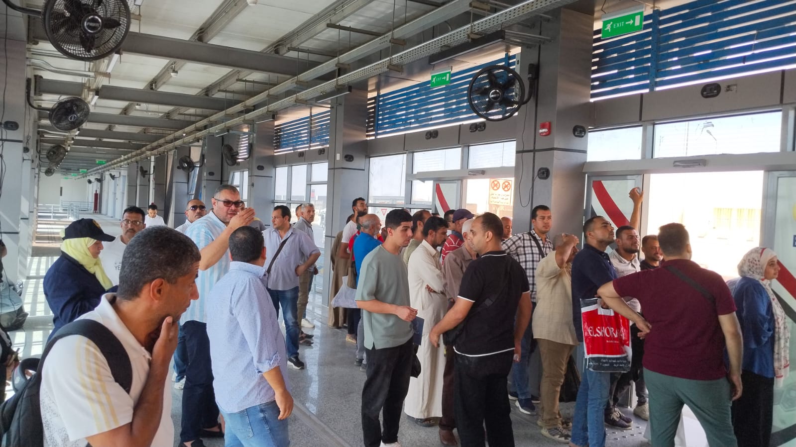 اقبال المواطنين على الاتوبيس التردد (2)