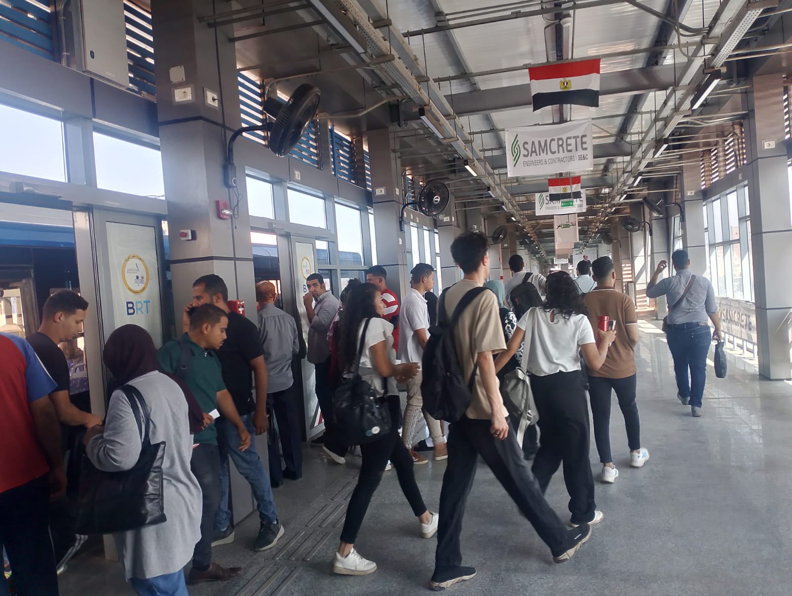 اقبال المواطنين على الاتوبيس التردد (6)