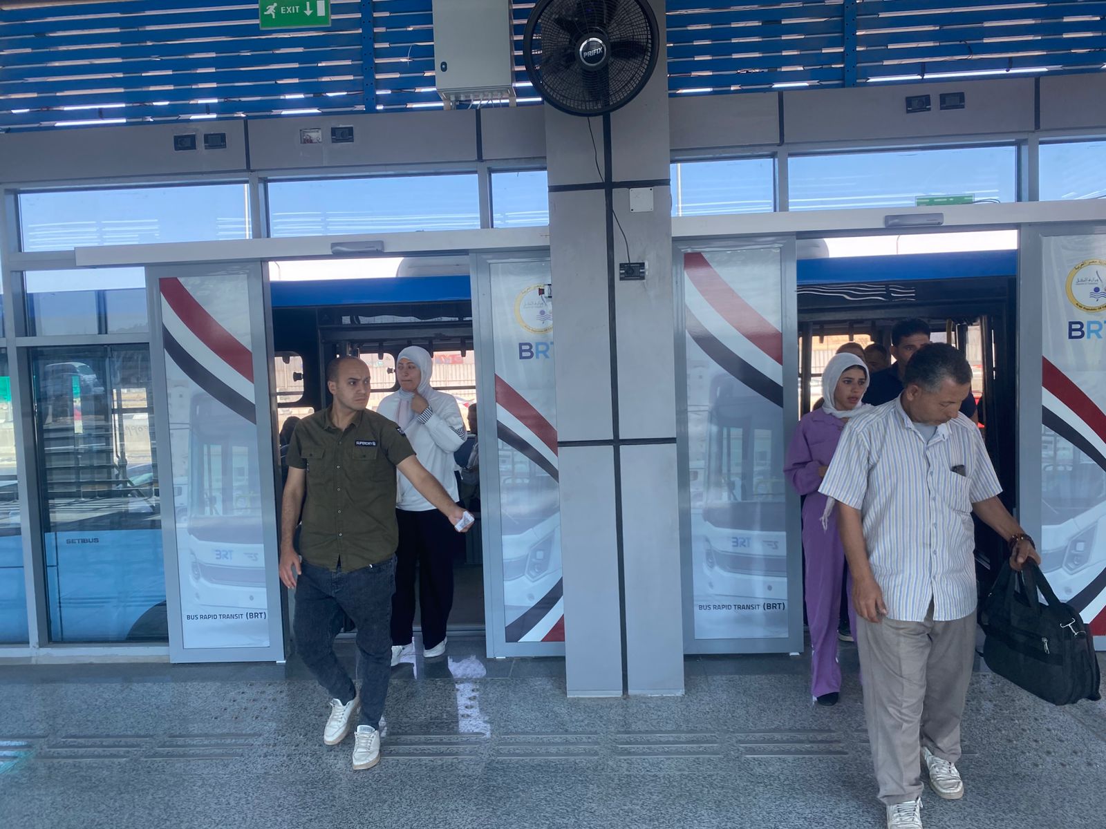 اقبال المواطنين على الاتوبيس التردد (4)