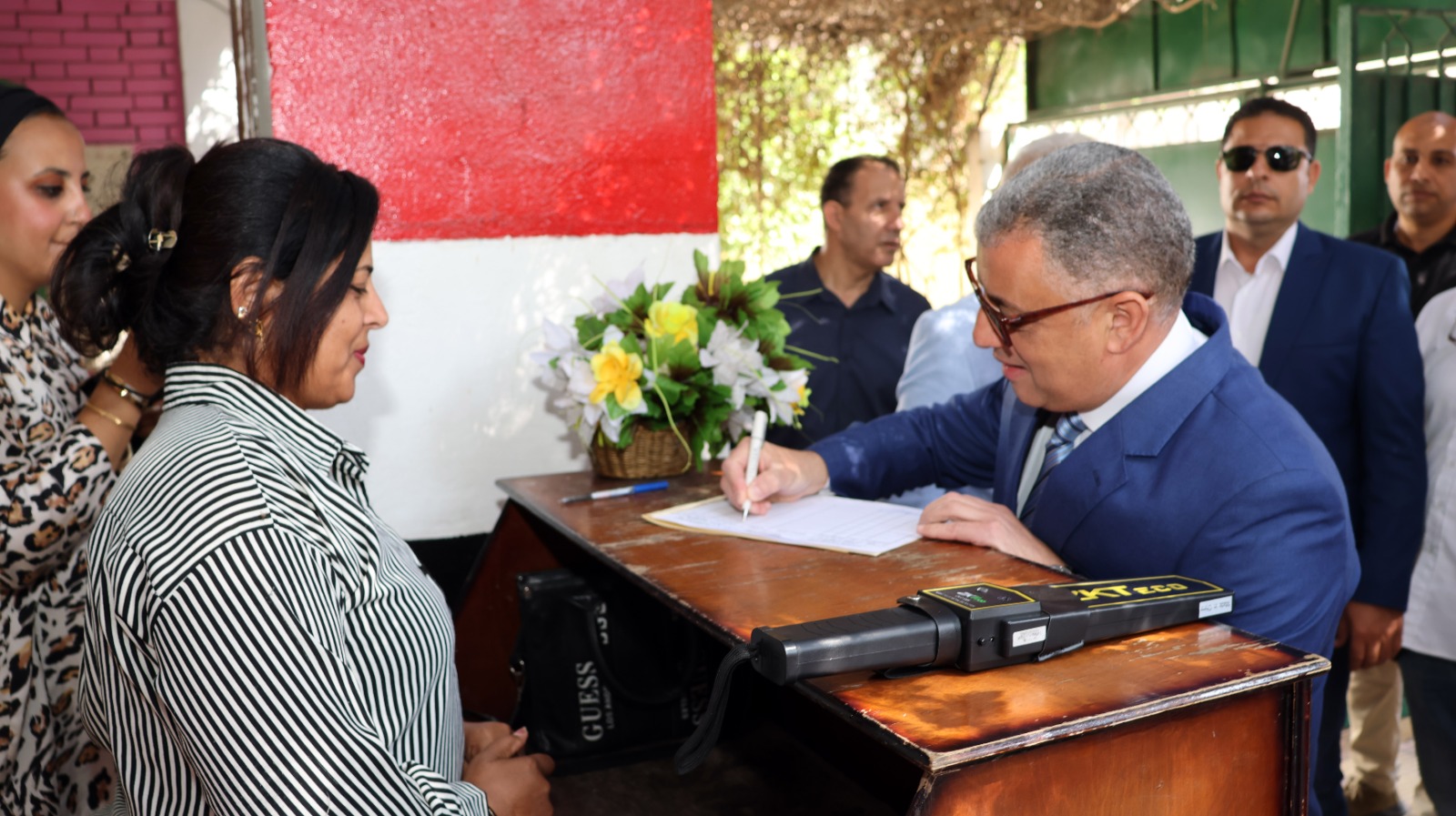 محافظ الإسماعيلية يسجل حضوره