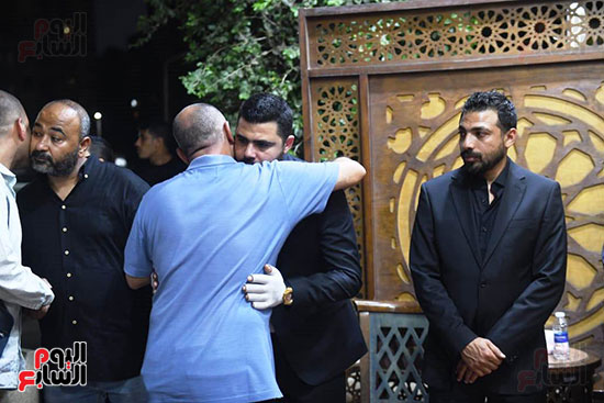 محمد طارق يستقبل العزاء محمد طارق يستقبل العزاء