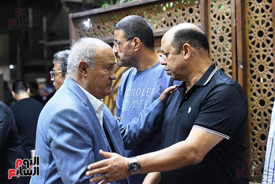 احمد سليمان يستقبل العزاء من علاء مقلد احمد سليمان يستقبل العزاء من علاء مقلد