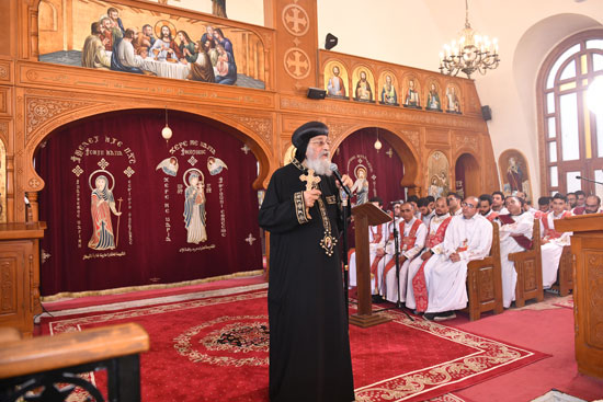 البابا تواضروس يصلى العشية فى كنيسة السيدة العذراء (1)