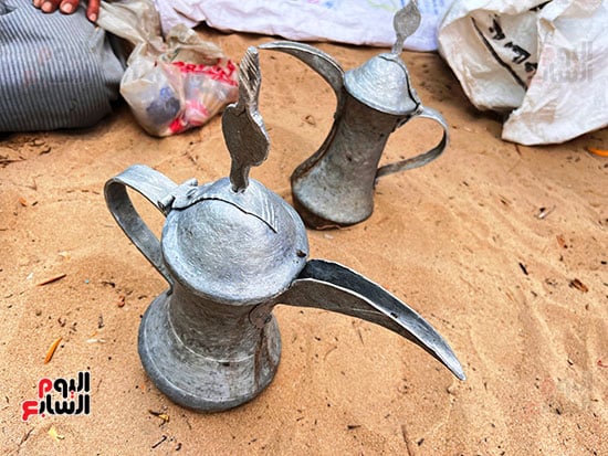 جانب-من-ادوات-يصنعها جانب-من-ادوات-يصنعها