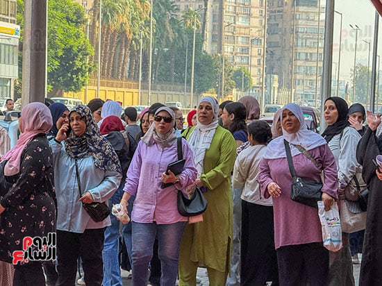 الأهالى أمام اللجان الأهالى أمام اللجان