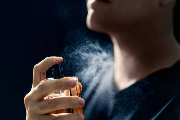 رجل خبير عطور رجل خبير عطور