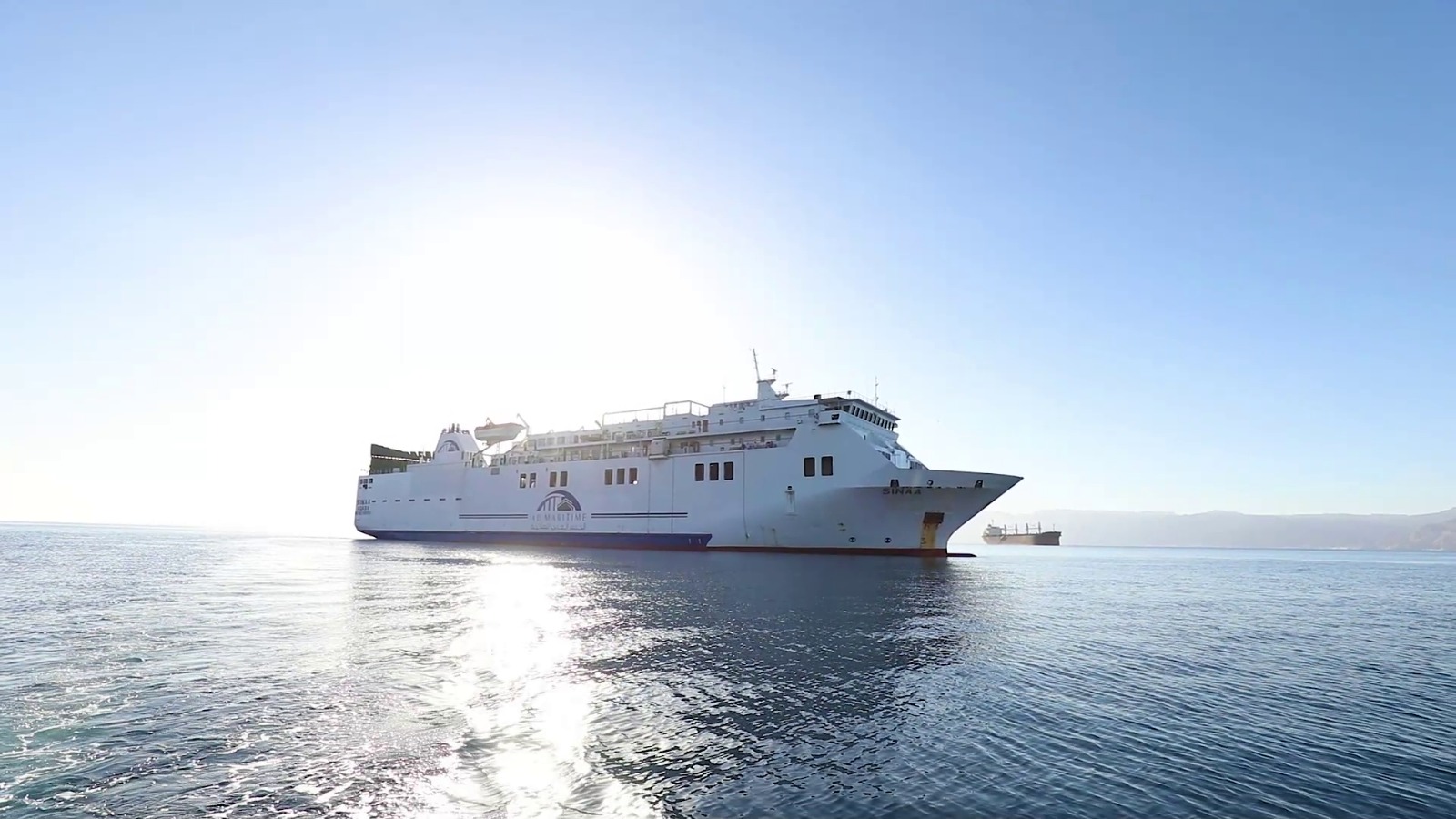 إحدى مراكب الجسر العربى للملاحة إحدى مراكب الجسر العربى للملاحة