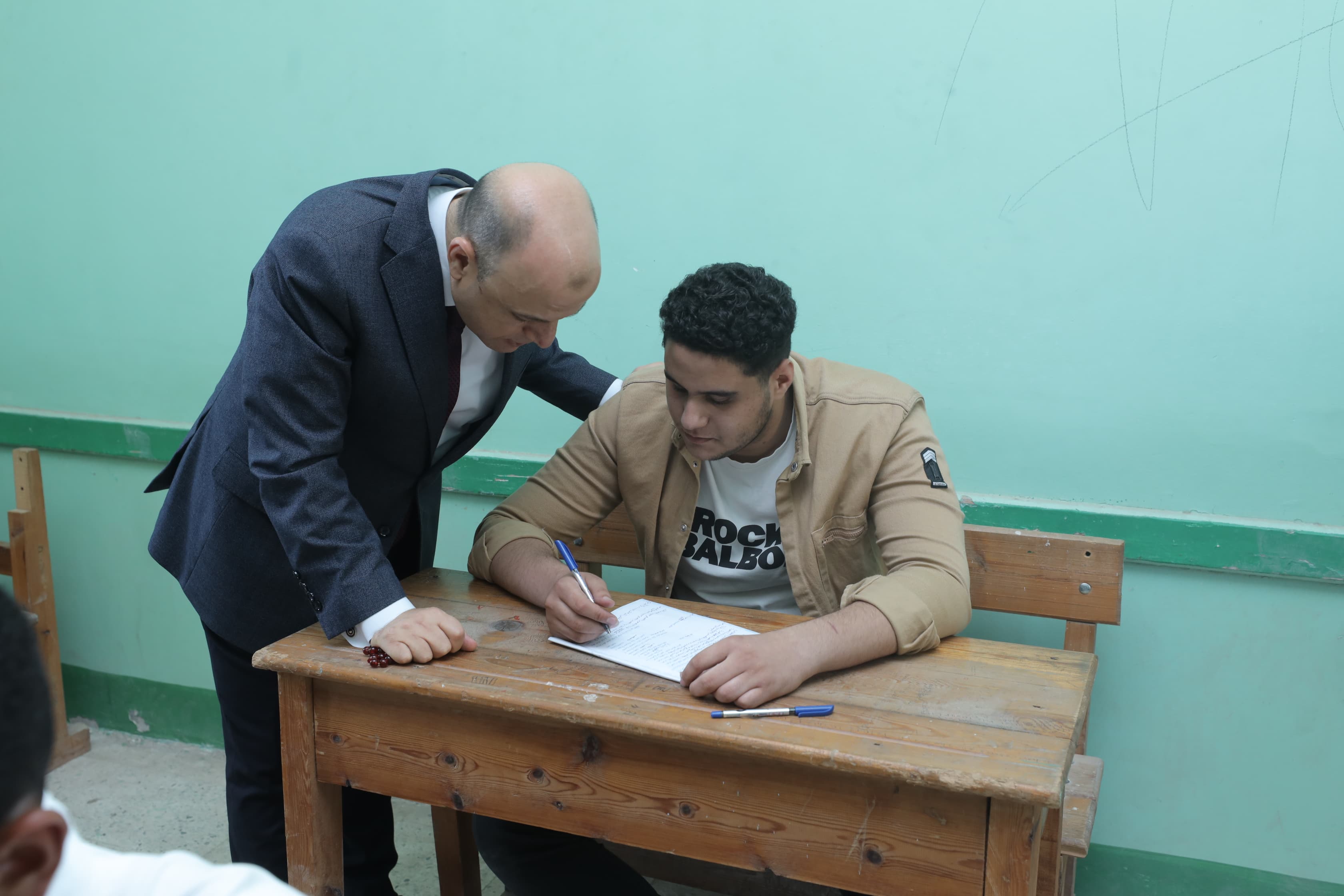 محافظ كفر الشيخ يتفقد لجان الثانوية الأزهرية