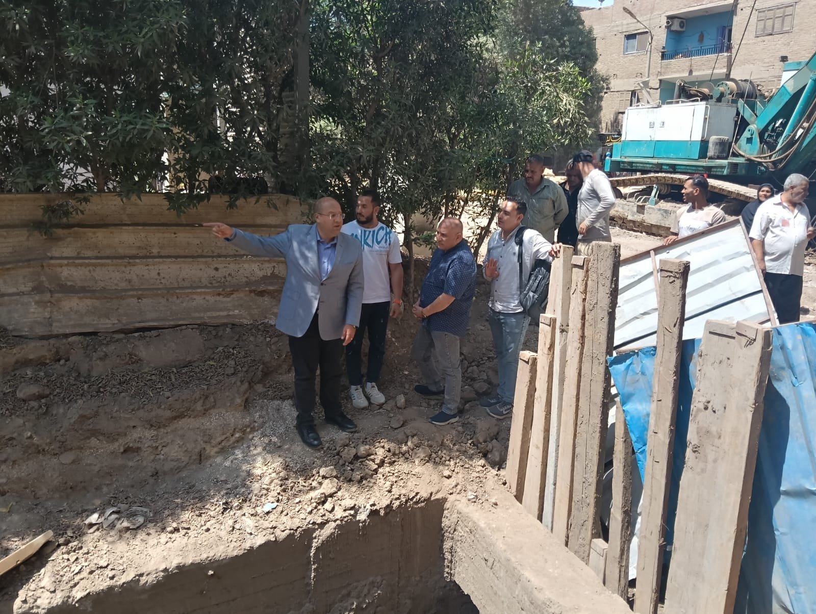 نائب محافظ الجيزة يتفقد أعمال إصلاح هبوط الصرف الصحى بمنطقة العطور فى الحوامدية نائب محافظ الجيزة يتفقد أعمال إصلاح هبوط الصرف الصحى بمنطقة العطور فى الحوامدية