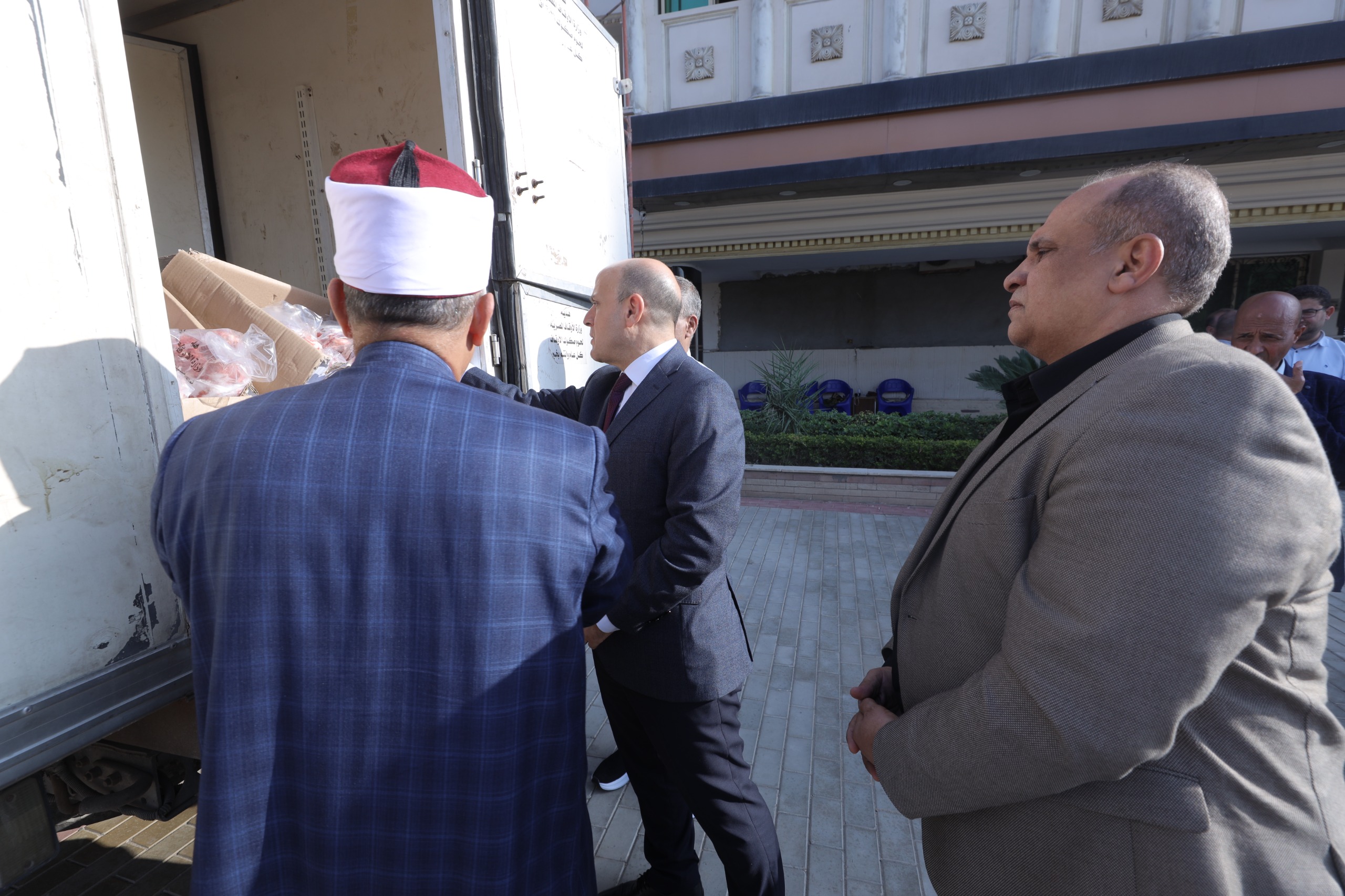 محافظ كفر الشيخ يعاين اللحوم محافظ كفر الشيخ يعاين اللحوم
