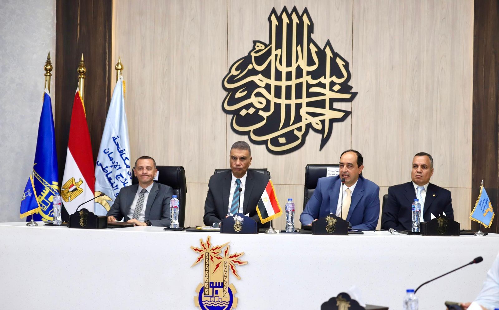 محافظ أسوان ومدير صندوق مكافحة الإدمان محافظ أسوان ومدير صندوق مكافحة الإدمان