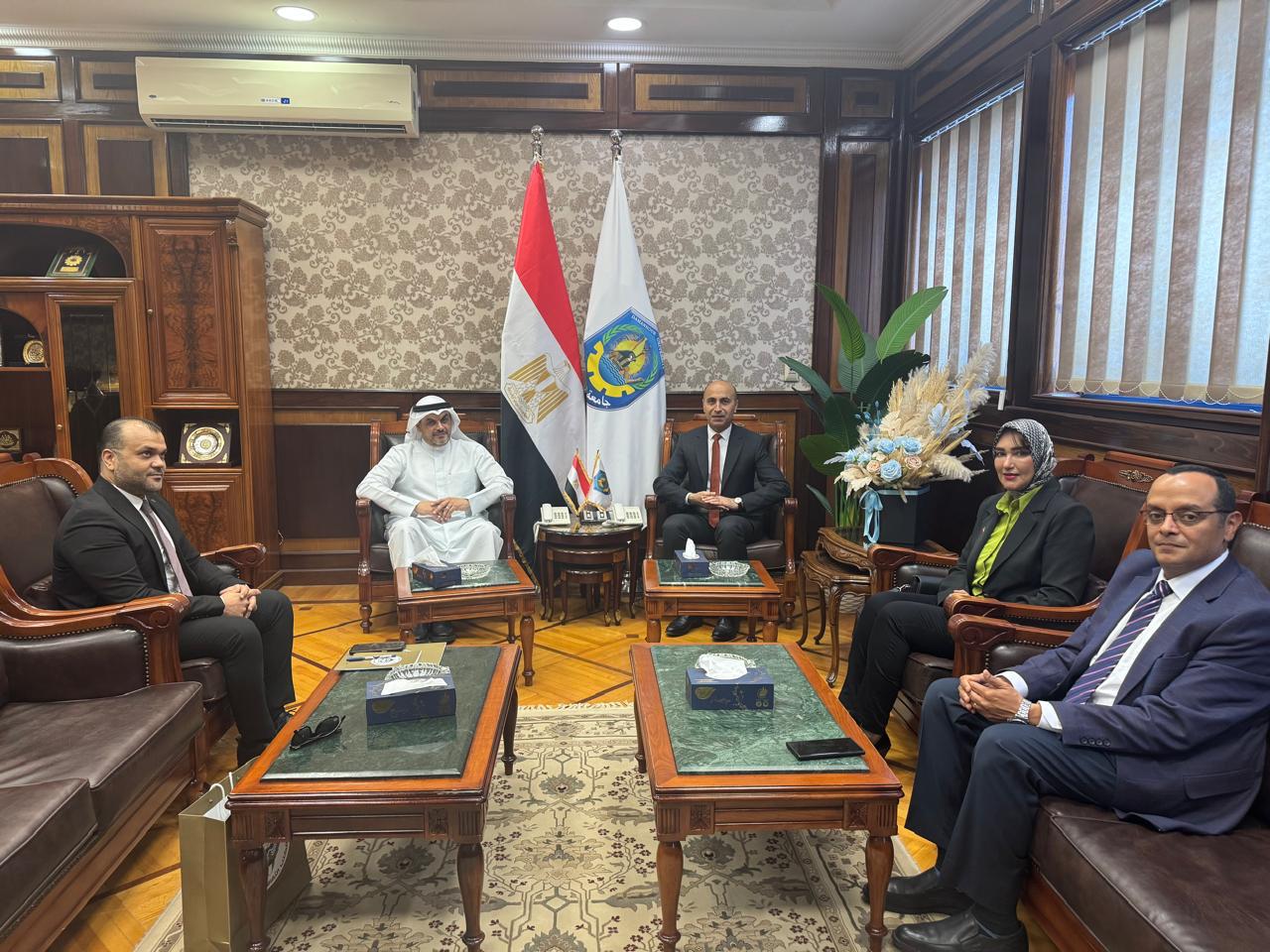 لقاء رئيس جامعة دمنهور (3)