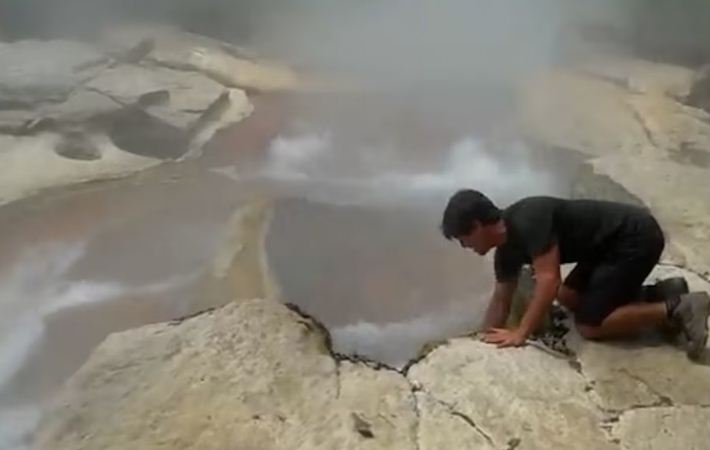 النهر المغلي