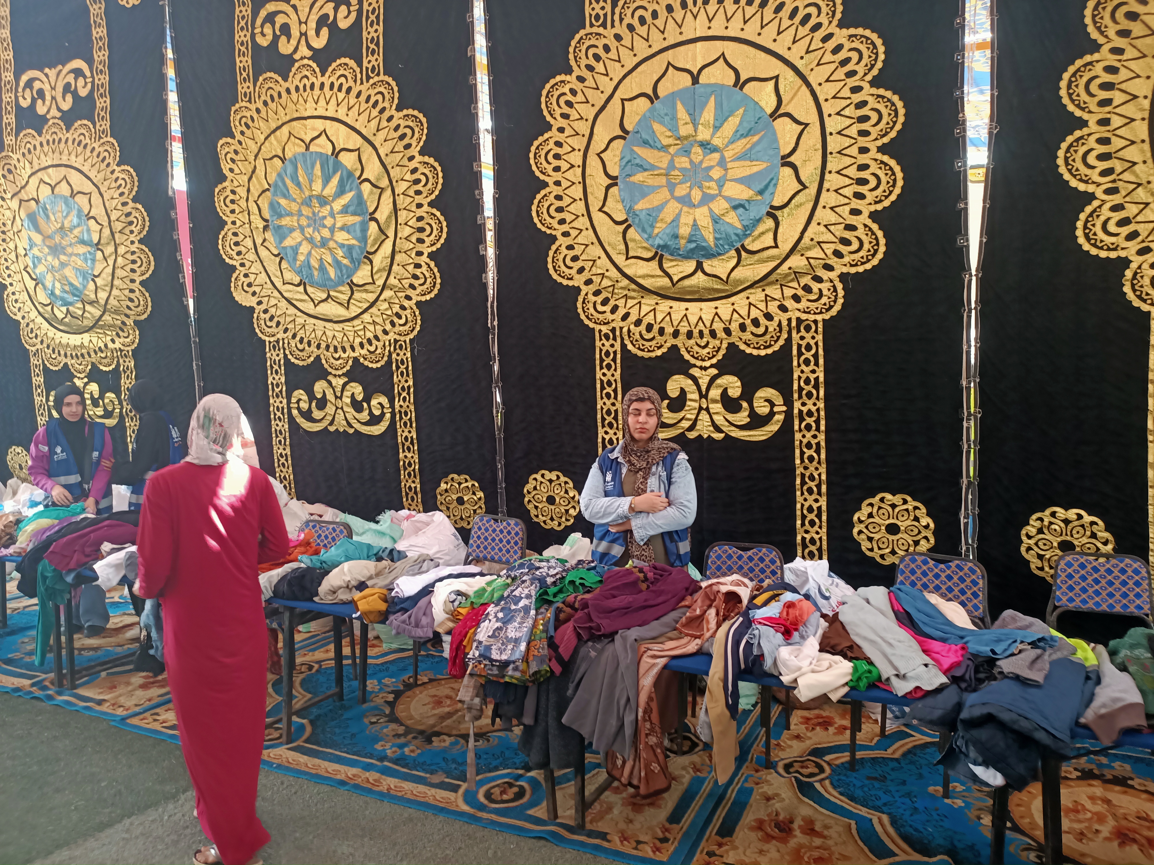معرض ملابس بالمجان ضمن القافلة التنموية الشاملة بقرية العراقية بالمنوفية معرض ملابس بالمجان ضمن القافلة التنموية الشاملة بقرية العراقية بالمنوفية