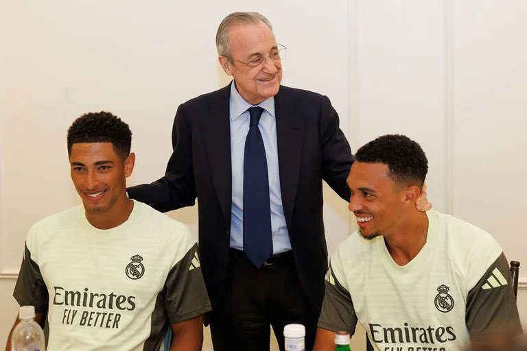 رئيس الريال يتوسط الثنائي أرنولد وبيلينجهام رئيس الريال يتوسط الثنائي أرنولد وبيلينجهام