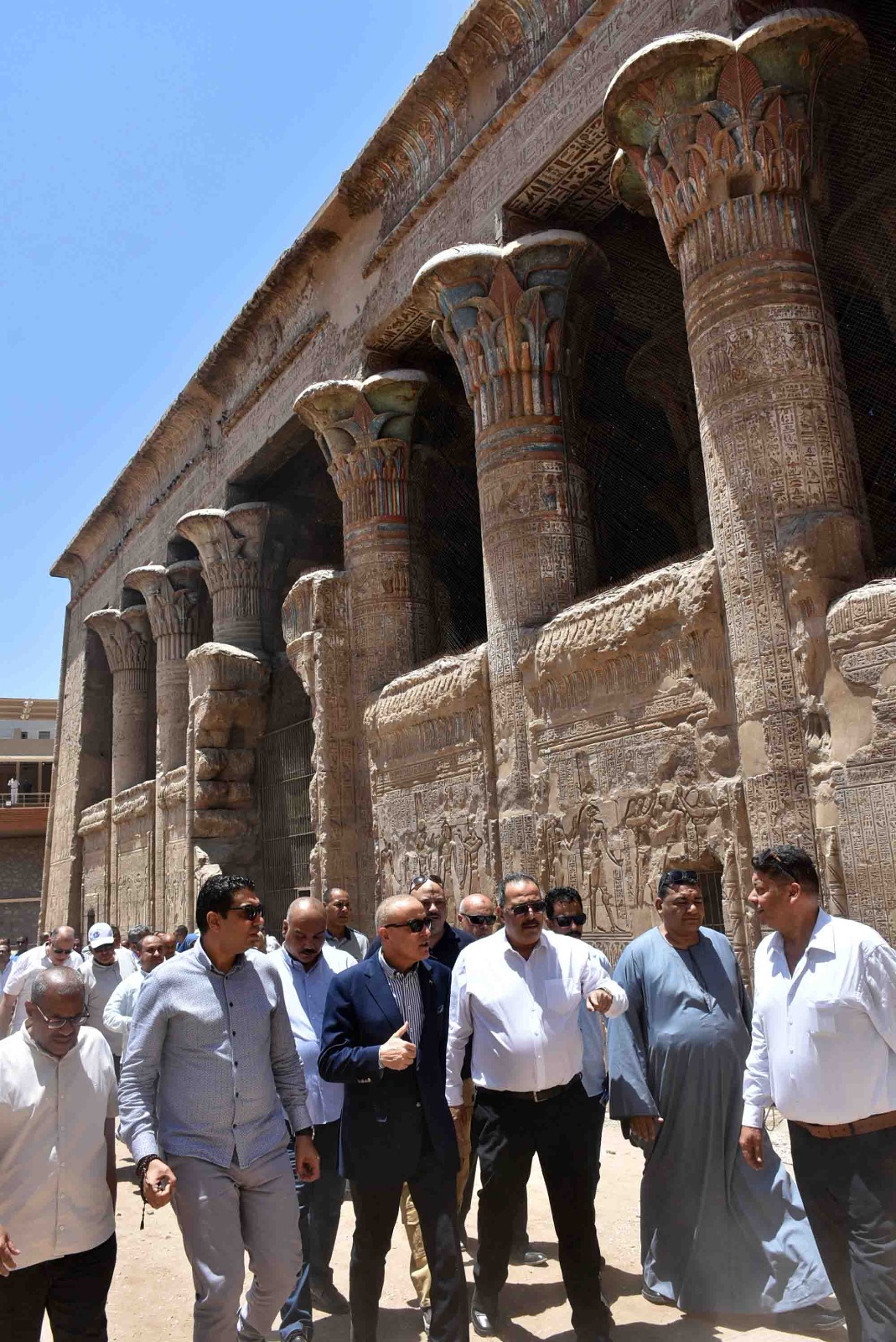 محافظ الأقصر يتفقد تطوير معبد إسنا ومحيطه