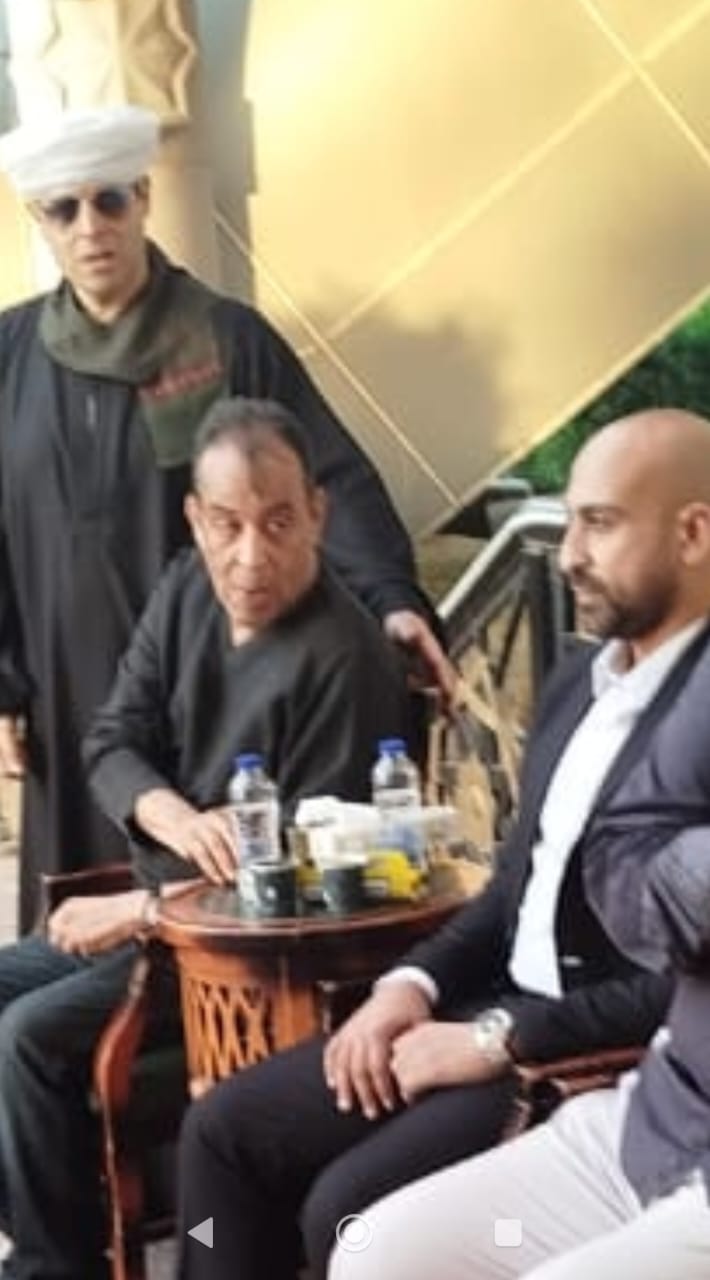 الموسيقار صلاح الشرنوبي يستقبل العزاء في نجله محمد بمسجد الشرطة (2)
