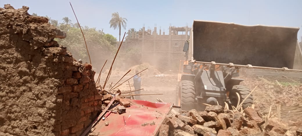 حملة مكبرة بأرمنت لتنفيذ 7 قرارات إزالة و 13 متغير مكانى حملة مكبرة بأرمنت لتنفيذ 7 قرارات إزالة و 13 متغير مكانى