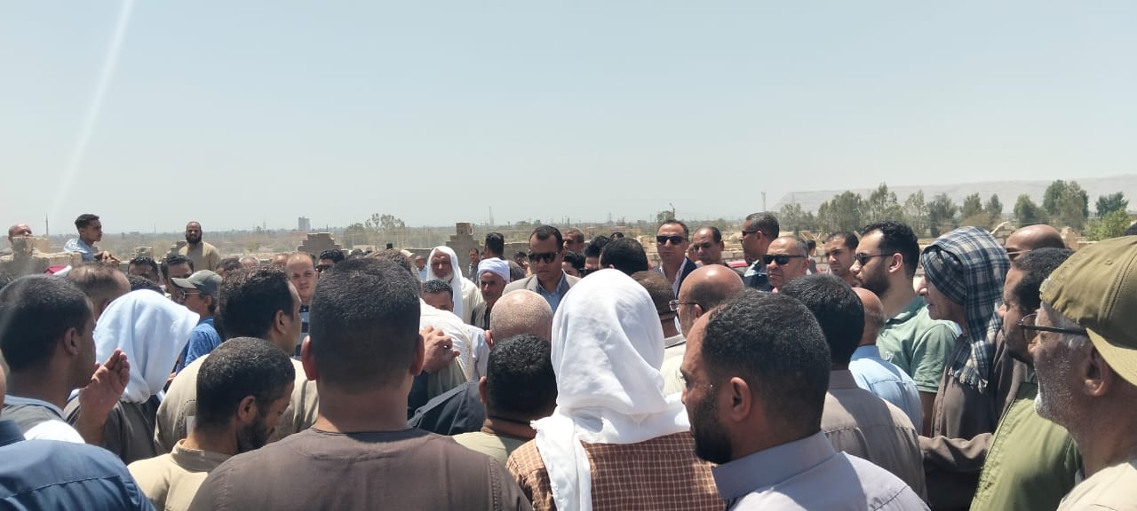 تشييع جثمان محمد كامل مدير العلاقات العامة بسوهاج (3)