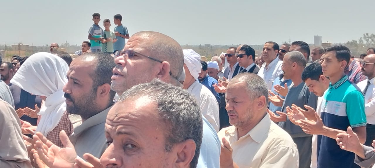 تشييع جثمان محمد كامل مدير العلاقات العامة بسوهاج