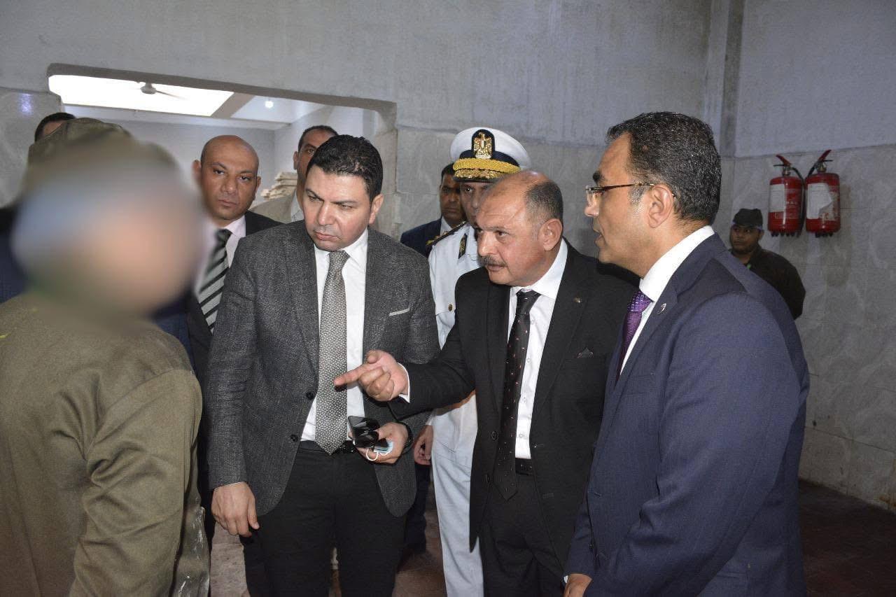 فريق النيابة العامة مع النزلاء