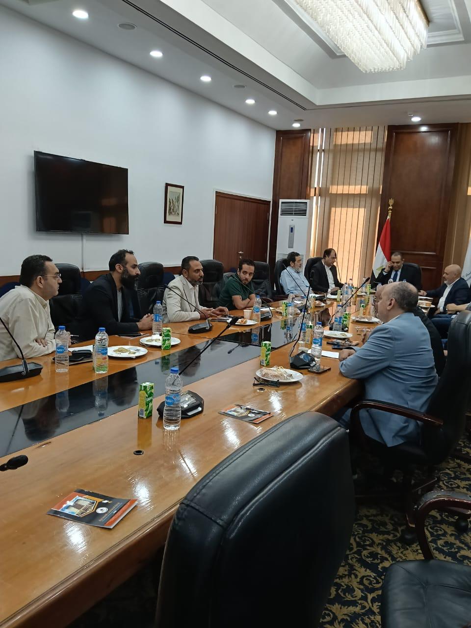 المشاركون في الاجتماع