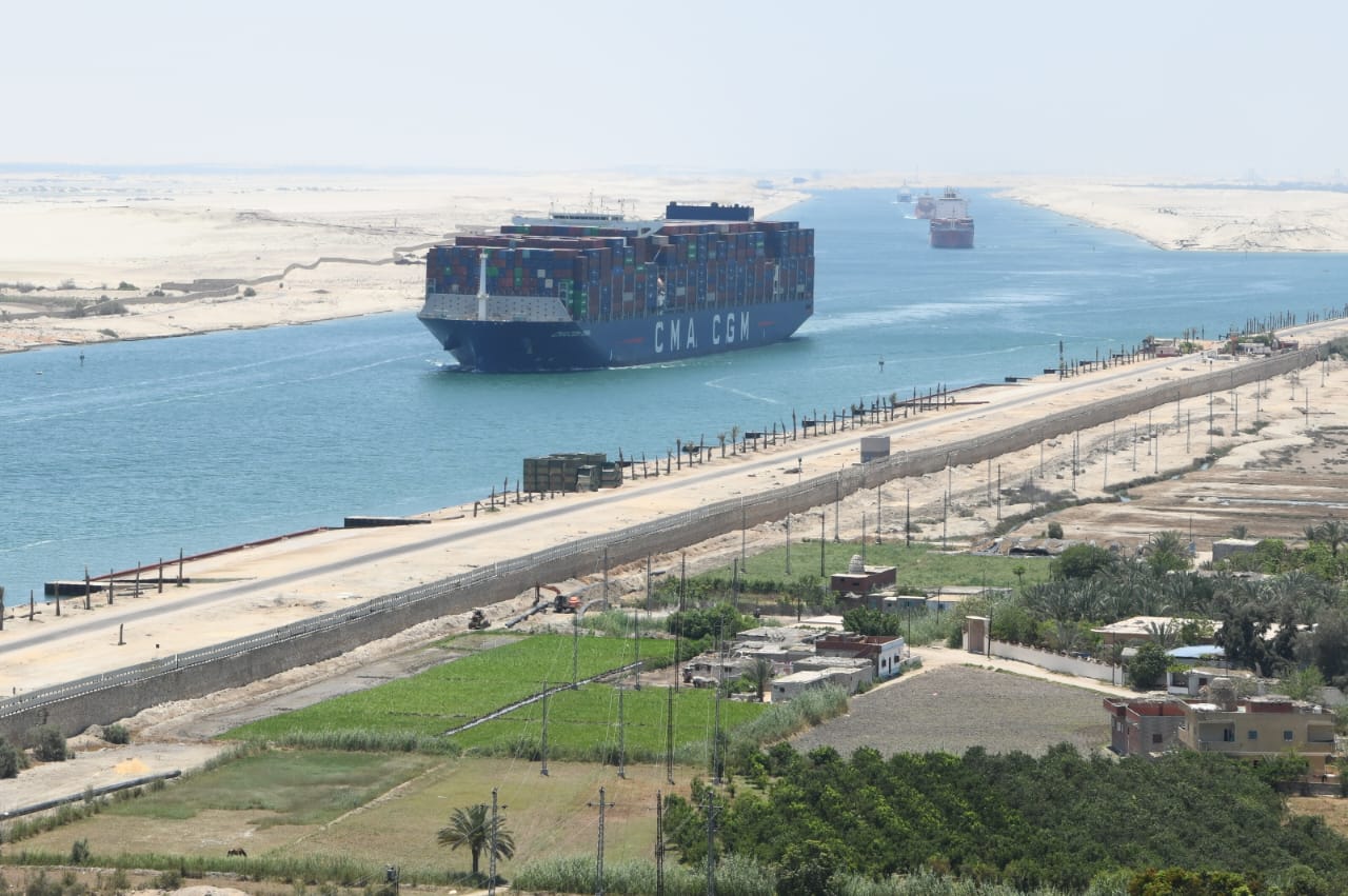 السفينة فى القناة