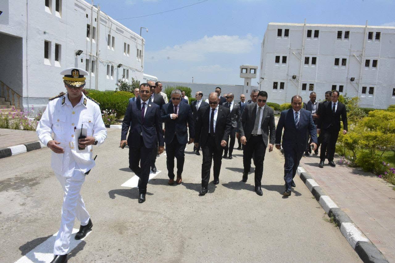 فريق النيابة العامة داخل مركز الاصلاح