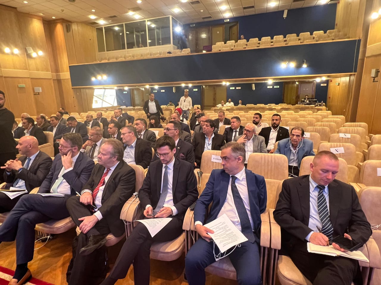 الوفد بالغرفة